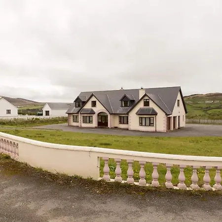 Nyaraló Sleeps 16 House With Pet Friendly Garden Keenagh