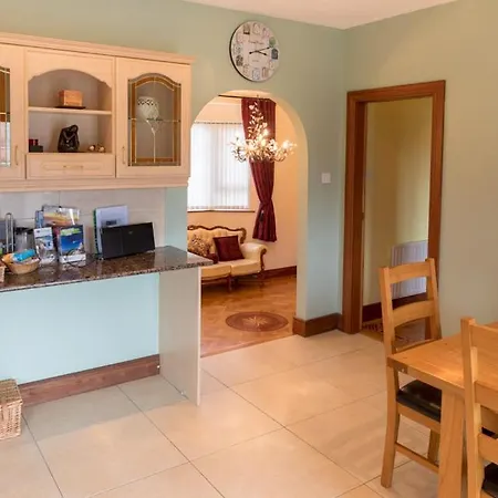 펜션 Sleeps 16 House With Pet Friendly Garden *