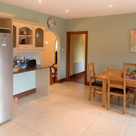 펜션 Sleeps 16 House With Pet Friendly Garden *