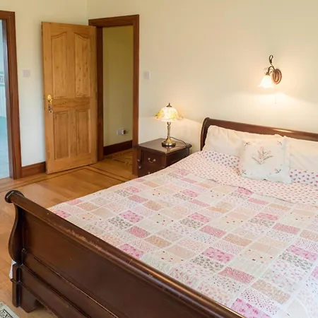 Sleeps 16 House With Pet Friendly Garden Keenagh